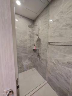 Brand New 2 bedroom near Paragon - 3