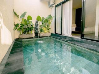 Luxury 3BR Villa with Pool & Hotel-Style, Berawa - 7
