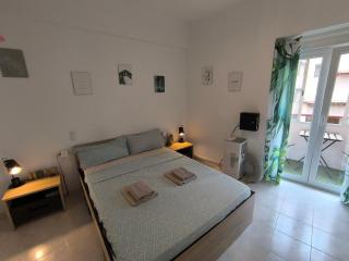 GUESTHOUSE SHARED with HOST - 4