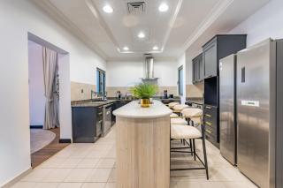 Premier Beachside Villa with Community Pool Access, Perfectly Located Near Nakheel Mall, the Monorail, and Aquaventure Waterpark, Canal Cove, Palm Jumeirah by Deluxe Holiday Homes - 3