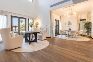 Premier Beachside Villa with Community Pool Access, Perfectly Located Near Nakheel Mall, the Monorail, and Aquaventure Waterpark, Canal Cove, Palm Jumeirah by Deluxe Holiday Homes - 1