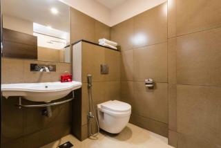 Hotel Ayushi Park # Palace Near Mahakal Temple And Railway Station - Fully Air Conditioned rooms,wifi And Lift And Resturant ,Parking Available-Best Hotel - 2