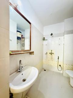 Spacious 3BHK Stay with Balcony & Kitchen comforts - 9