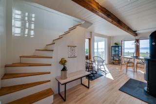 Quietude by the River - La dependance sur les battures - 2