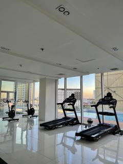 Cozy and Stylish Studio with Balcony and City Views Near Abreeza Mall - 5