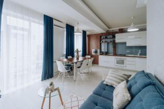 Sunny 1BR on Riscani with French Balcony - 3
