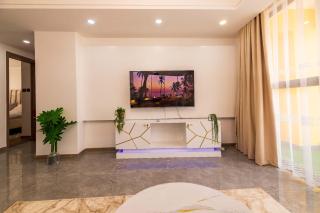 Executive living two bedroom apartment with fully equipped gym swimming pool children playing ground and amazing scenic city views - 8