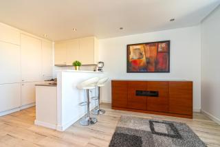 Modern 2 Bedroom Apartment with Balcony in Cascais - 1