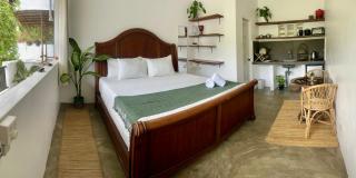 Cozy Studio w King Bed, Full Kitchen & Outdoor BBQ - 0