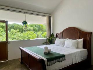 Cozy Studio w King Bed, Full Kitchen & Outdoor BBQ - 9