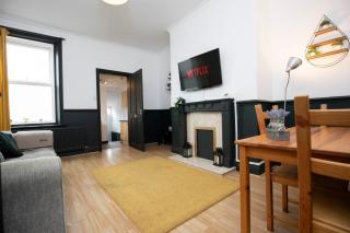 Modern 3 Br Comfort On Faraday - 0