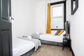 Modern 3 Br Comfort On Faraday - Low Team - 8