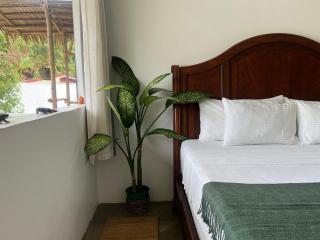 Cozy Studio w King Bed, Full Kitchen & Outdoor BBQ - 5
