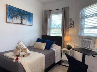 Cozy Private bedrooms Kitchen Wifi - Englewood - 5