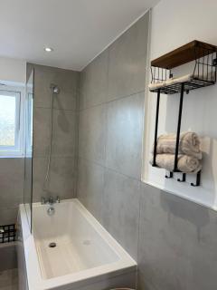 Modern City Flat, Walk to Hatfield House, Trains and University - 3