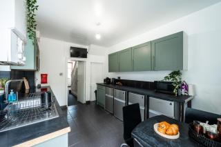 Spacious house in perfect central location - 4