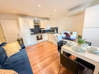 Embankment 2-Bed Flat with AC near Charing Cross, Trafalgar Square, London Eye, Big Ben - 7