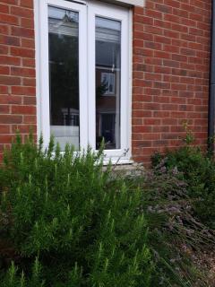 Charming Bicester Retreat Near Oxford & Cotswolds - 4