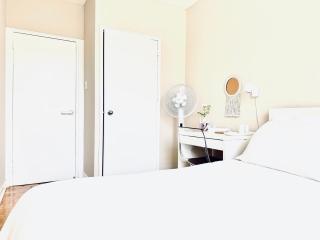 Private Cozy Room in Downtown Toronto, Steps to Subway & CN Tower - Toronto - 6
