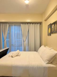 Condotel Across NAIA T3 Manila Airport with WIFI - 1