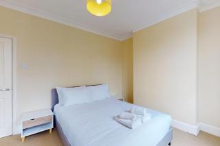 2Bedroom House Near Wood Green Tube & Bus Stop - 0