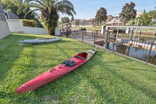 Casa Canal Waterfront Heated Pool & Spa Retreat - 8