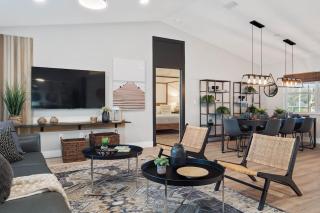 Casa Canal Waterfront Heated Pool & Spa Retreat - 4