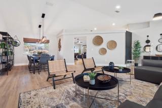 Casa Canal Waterfront Heated Pool & Spa Retreat - 2