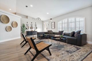 Casa Canal Waterfront Heated Pool & Spa Retreat - 2