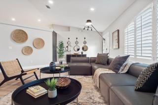 Casa Canal Waterfront Heated Pool & Spa Retreat - 1