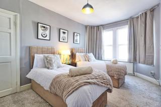 Southend Large 4 Bed Contractors and Families Welcome Sleeps 8 Free Parking - 7