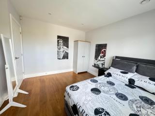 Double Room With Private Bathroom in Chatham - 8