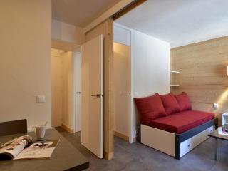 Studio rénové avec balcon, proche des pistes, cuisine équipée, animaux admis - FR-1-181-2008 - 1