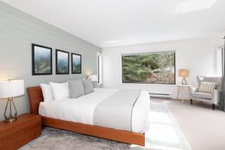 White Gold Chalet - Spacious Family-Friendly Chalet, Hot Tub, Mountain Views, Log Fireplace - 8