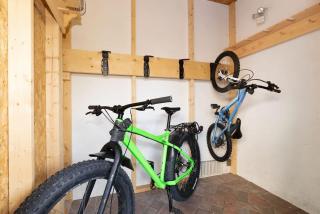 White Gold Chalet - Spacious Family-Friendly Chalet, Hot Tub, Mountain Views, Log Fireplace - 4