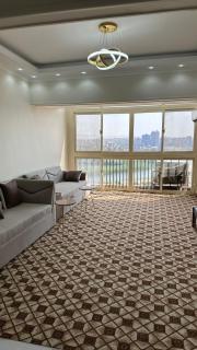 شقة بإطلالة بانورامية علي النيل - 0