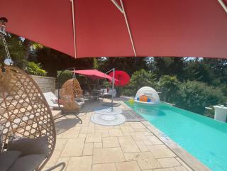 Chambre d'hôte grise avec petit dejeuner Sauna et jacuzzi en option - 1