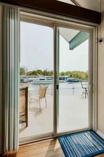 Couples Waterfront Getaway Near Beach And Trails - 1