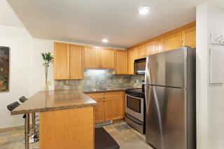 Woodrun Lodge 216 | Renovated Ski-In Ski-Out Condo w/ Free Parking, Pool, Hot Tub, & Gym - 4