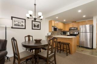 Woodrun Lodge 414 | Cozy Ski-In Ski-Out Condo w/ Shared Hot Tub, Pool, Fireplace, & Parking - 4