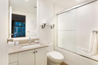 Woodrun Lodge 414 | Cozy Ski-In Ski-Out Condo w/ Shared Hot Tub, Pool, Fireplace, & Parking - 1
