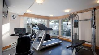 Woodrun Lodge 414 | Cozy Ski-In Ski-Out Condo w/ Shared Hot Tub, Pool, Fireplace, & Parking - 4