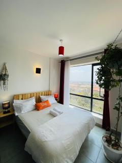 The Royal Hideaway with modern comfort - 5
