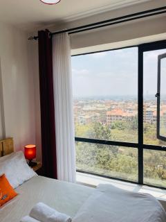 The Royal Hideaway with modern comfort - 2