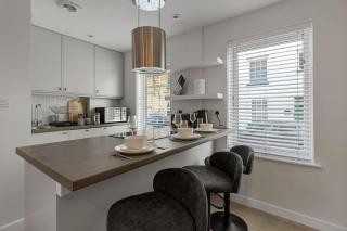 Exeter Escape - City Centre Apartment- Short Stays UK Ltd - 6