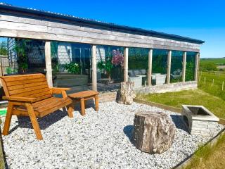 Barlosh kiloch Tpod Lodge, Ayrshire, elec jacuzzi, bbq, Firepit, indooroutdoor terrace with outdoor sofa, egg chair,dinning country views,etc very spacious inside and out - 8