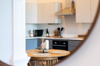 Torquay Beachside Hot Tub Stay - 2