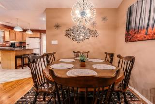 Bike -Lovers & Pets Welcome Modern Home by Bamboozled Trail - 3