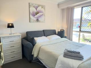3mins walk to shopping centre city bus airport train station - 3
