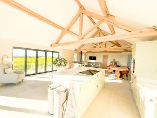 Serene Cotswold Escape 360 Views Private Acres Dog Friendly - 2